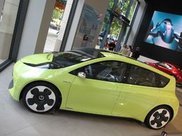 Mondial de Paris 2010 : le Concept hybride Toyota FT-CH