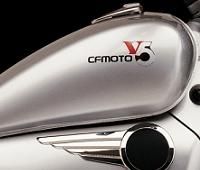CF V5 250: Le scoot déguisé en moto