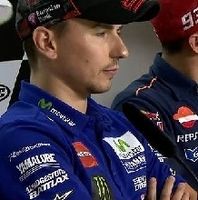 Insolite: pneu avant usé de Lorenzo ? On tombe la chemise !