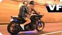 Vidéo: une Triumph ça se conduit les yeux fermés