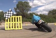 Vidéo - BMW: Jorian Ponomareff "stunte" la S 1000RR