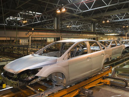 Russie : pendant que Ford licencie, Mercedes veut y produire