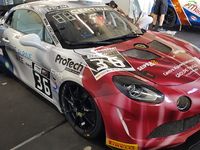 Alpine GT4 à Dijon Prenois : l’autre match en bleu (reportage vidéo)