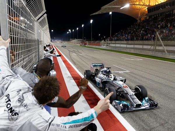 F1 GP de Bahreïn : Hamilton résiste à Rosberg, Mercedes triomphe