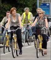 Dominique Voynet a fait une tournée verte à Grenoble : à bicyclette !