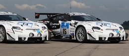 La Lexus LF-A pose avant les 24 Heures du Nürburgring