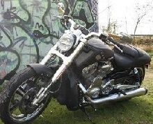 Harley-Davison: le V-Rod taille la route de la gamme