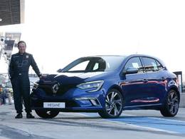 Jean Ragnotti fait la promotion de la nouvelle Renault Mégane GT au Mans