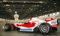 Le Stig fait joujou avec une F1 Toyota