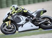 Moto GP - Bridgestone: Valentino Rossi adoube le nouveau Battlax T30