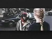 Vidéo moto : To be blonde or not to be blonde