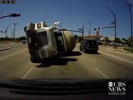 Vidéo : quand un camion rencontre votre voiture