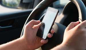 Téléphone : les Français se font des frayeurs au volant mais continuent de l'utiliser