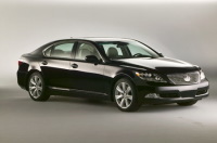 Lexus LS 600h L 2008 : une hybride luxueuse sous le soleil de 2007