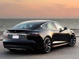 Un anonyme explore le système de la Tesla Model S