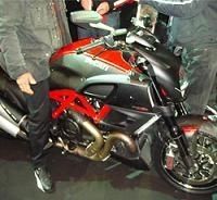 Nouveauté 2011 - Ducati: Le Diavel se lance dans l'arène