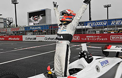 Formula Nippon: Tréluyer prend le large