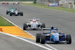 Formule 2 à Valencia: Wickens "vainqueur historique"