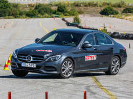La Mercedes C350e échoue à un test de tenue de route