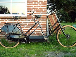 Un couple canadien arrêté alors qu'il circulait à vélo sur l'autoroute