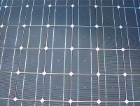 Mitsubishi auréolé d'énergie solaire