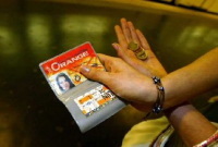 Chasse à la voiture : l'employeur pourrait rembourser la carte orange à 100%