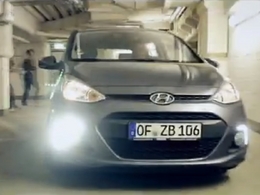 La Hyundai i10 sous les projecteurs dans une pub bizarre de 70 films en 10 minutes
