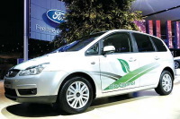 Le champion de VTT Mathias Flückiger charmé par le Ford C-Max flexifuel