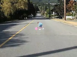 Des enfants en 3D sur la chaussée font ralentir les automobilistes