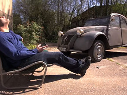 Chris Harris au volant de sa meilleure voiture: une Citroën 2CV de 1957 (vidéo)