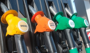 Prix des carburants : Anne Hidalgo veut baisser les taxes, le gouvernement songe à une aide
