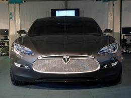 Elon Musk, patron de Tesla, parie 1 million de dollars que la Model S sera prête dans les temps