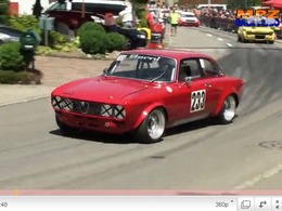 Alfa Romeo Giulia GT à l'attaque en course de côte, quand tout à coup...