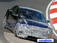 Sur le circuit du Nürburgring, la Tesla Model S Plaid teste son restylage.