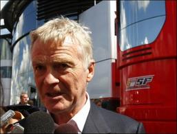 Mosley : "Briatore se prend pour Bernie"