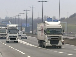 Les poids-lourds devront s'acquitter d'une écotaxe à partir de 2013