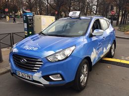 Cinq taxis à hydrogène se promènent dans Paris