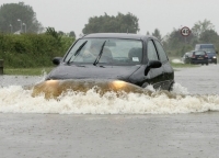 Inondations en Grande-Bretagne : les automobilistes dans le pétrin