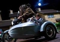 Harry Potter roule en Avon Roadrider...