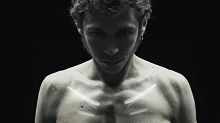 Vidéo - Yamaha: Valentino Rossi et la R1 ne font qu'un