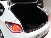 En direct du Mondial de Paris 2010 : la Chevrolet Cruze s'offre un hayon pour plaire à l'Europe