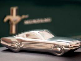 Idée cadeau : une sculpture de Mustang 1965
