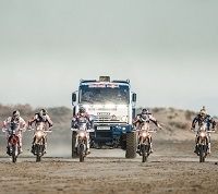 Vidéo - Dakar : Les Red-Bull Boy's en cowboy camarguais