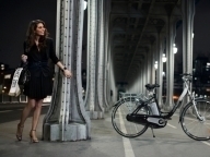 Miss France 2011 sur le stand Peugeot au Salon du Cycle