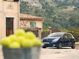 Novak Djokovic aime la Peugeot 208