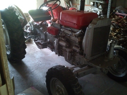 Entretien avec Geoffrey, qui restaure un tracteur Massey Ferguson