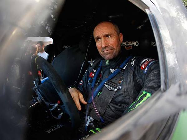 Dakar 2013 - Etape 9 : la bagarre est finie ! Peterhansel prend le large et Roma l'étape