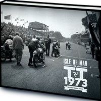 Idée cadeau: coffret TT 1973: 1 livre, 2 tirages photo et 2 DVD.