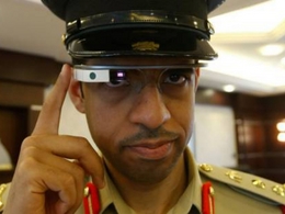 Insolite: les flics de Dubaï en lambo et en lunettes Google