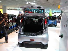 En direct du Mondial de Paris / Véhicules alternatifs : maintien du super-bonus écologique de 5 000 euros jusqu’en 2012